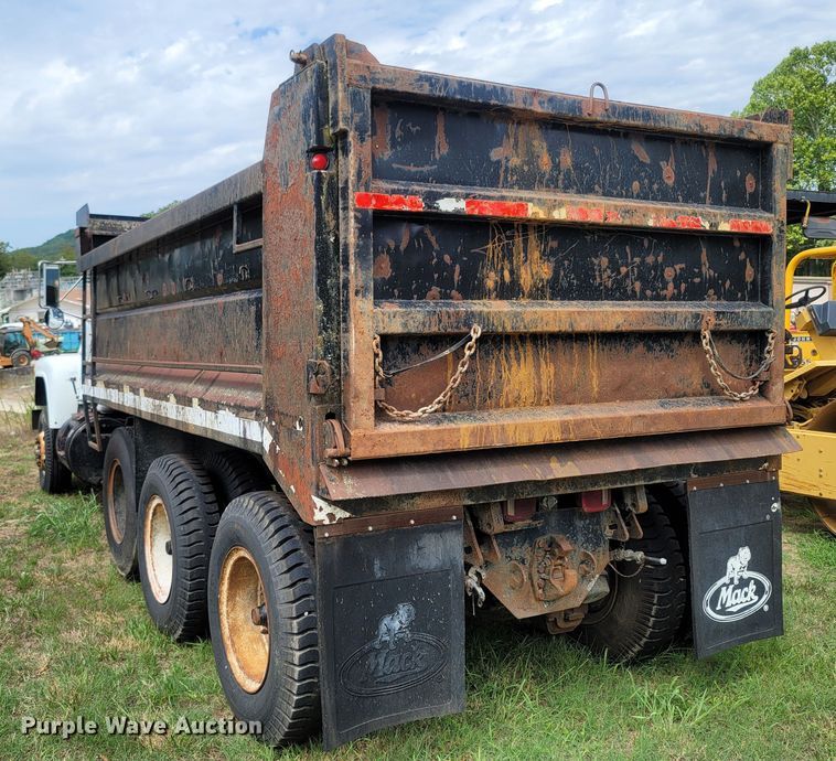 image for item LM9622 1984 Mack RD686S  dump truck
