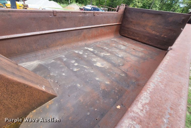 image for item LM9622 1984 Mack RD686S  dump truck