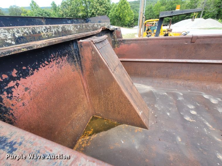 image for item LM9622 1984 Mack RD686S  dump truck