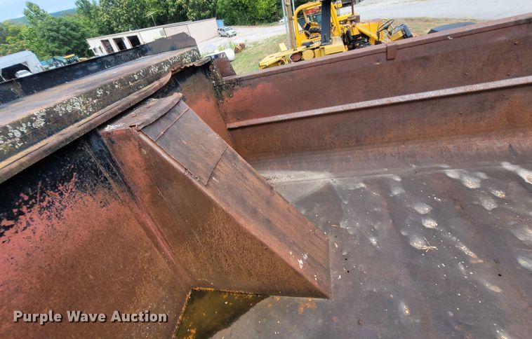 image for item LM9622 1984 Mack RD686S  dump truck