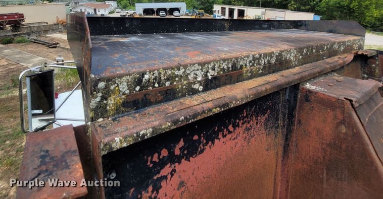 image for item LM9622 1984 Mack RD686S  dump truck