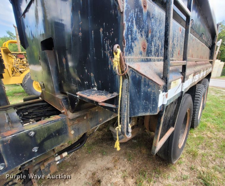 image for item LM9622 1984 Mack RD686S  dump truck