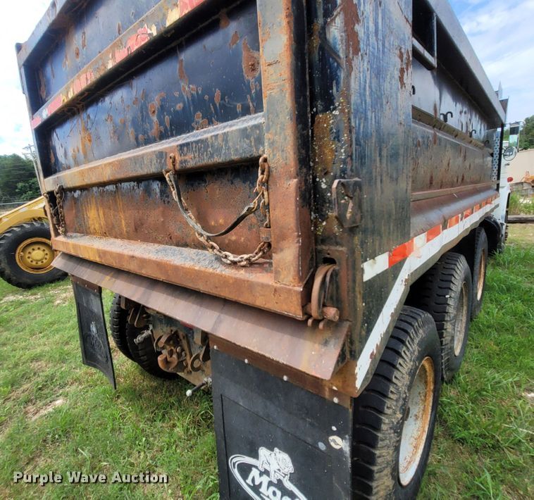 image for item LM9622 1984 Mack RD686S  dump truck