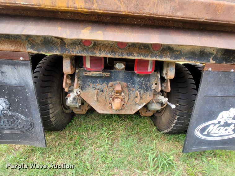 image for item LM9622 1984 Mack RD686S  dump truck