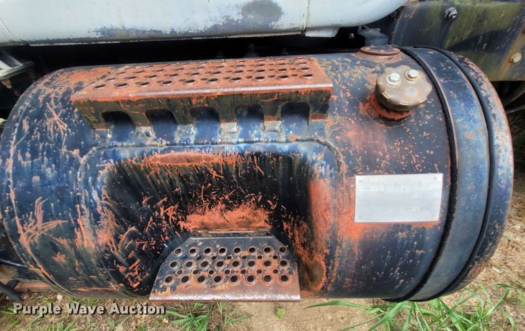 image for item LM9622 1984 Mack RD686S  dump truck