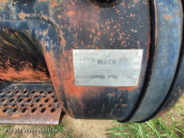 image for item LM9622 1984 Mack RD686S  dump truck