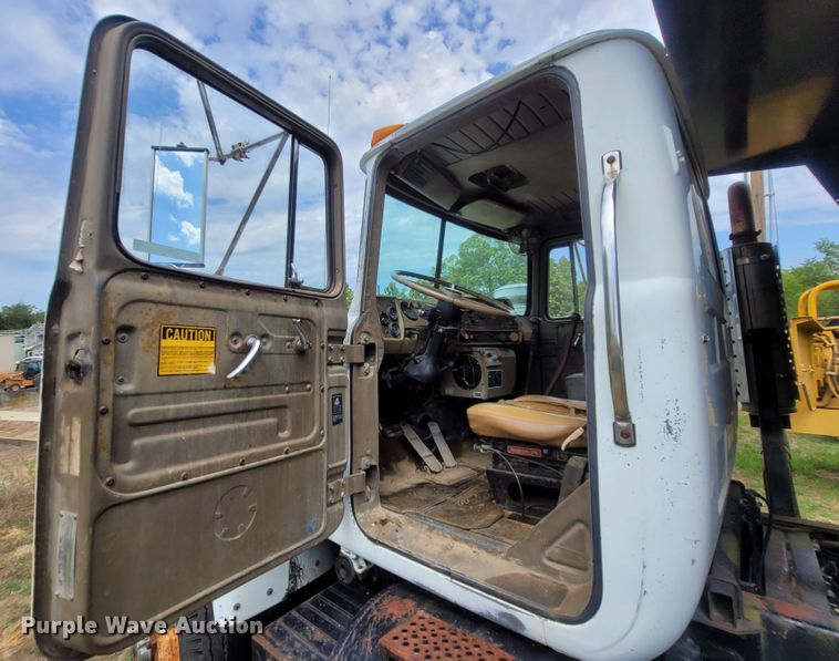 image for item LM9622 1984 Mack RD686S  dump truck