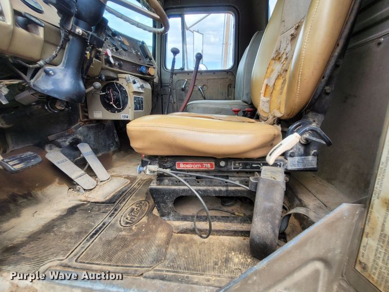 image for item LM9622 1984 Mack RD686S  dump truck