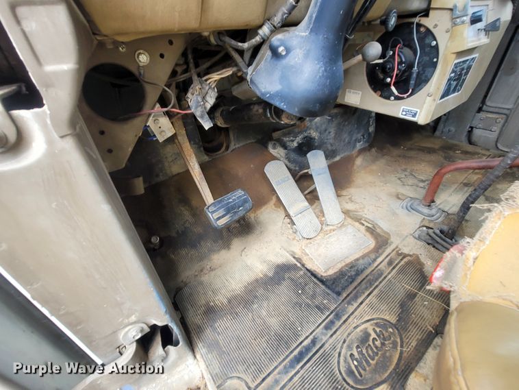 image for item LM9622 1984 Mack RD686S  dump truck