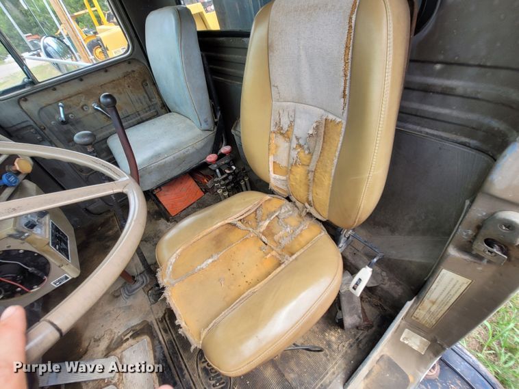 image for item LM9622 1984 Mack RD686S  dump truck