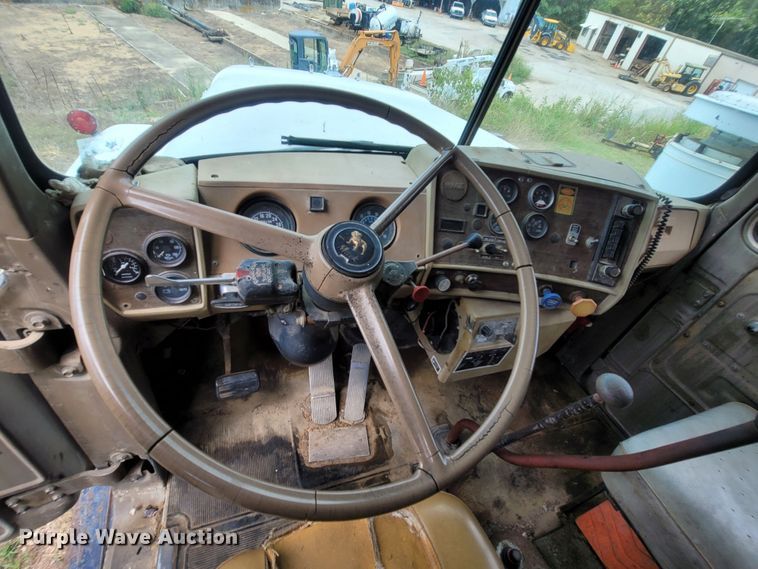 image for item LM9622 1984 Mack RD686S  dump truck