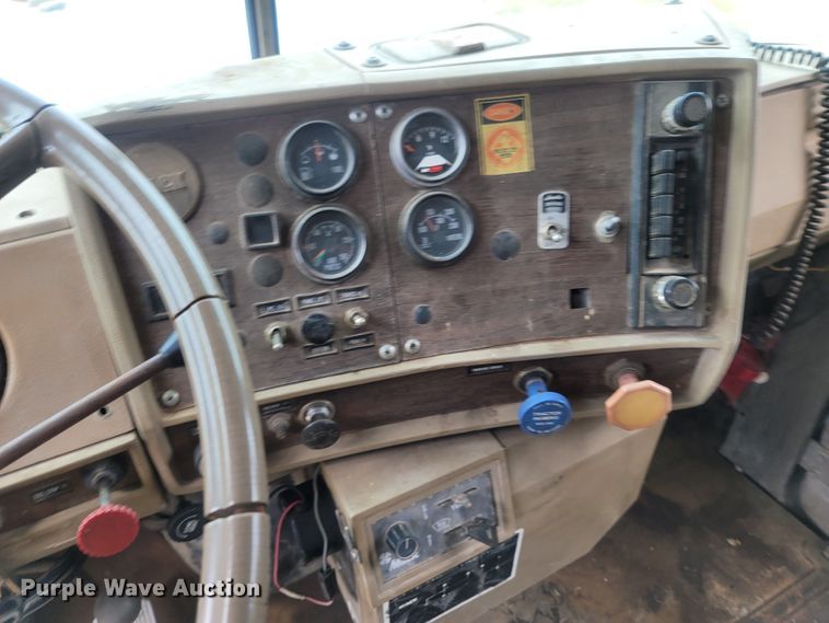 image for item LM9622 1984 Mack RD686S  dump truck