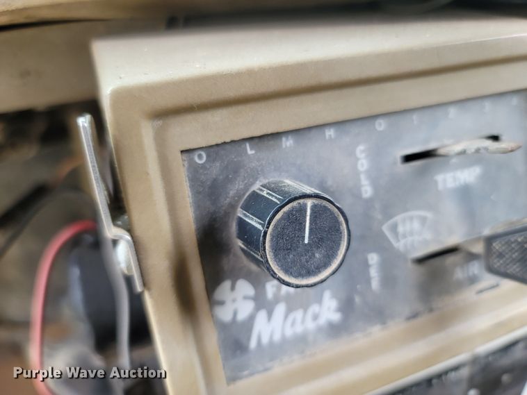 image for item LM9622 1984 Mack RD686S  dump truck