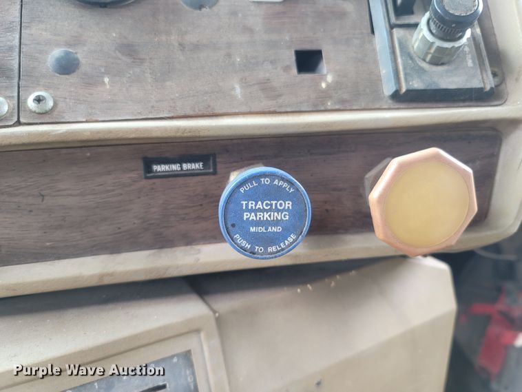 image for item LM9622 1984 Mack RD686S  dump truck