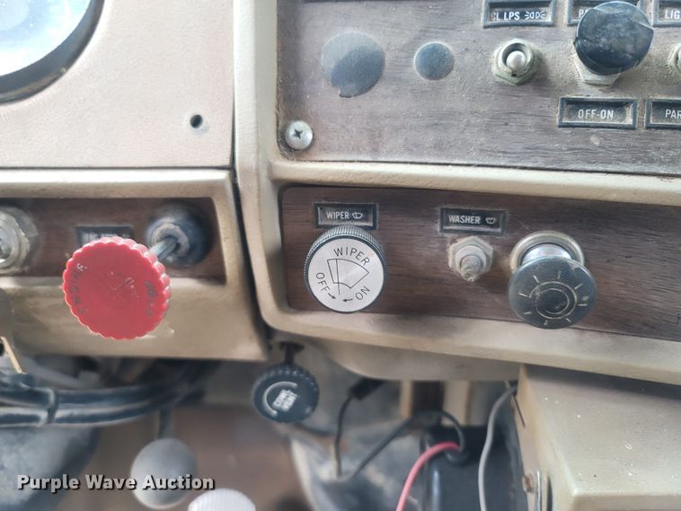 image for item LM9622 1984 Mack RD686S  dump truck