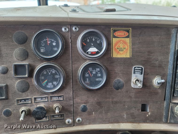 image for item LM9622 1984 Mack RD686S  dump truck