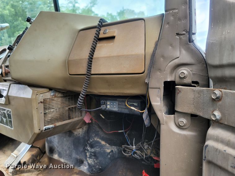 image for item LM9622 1984 Mack RD686S  dump truck