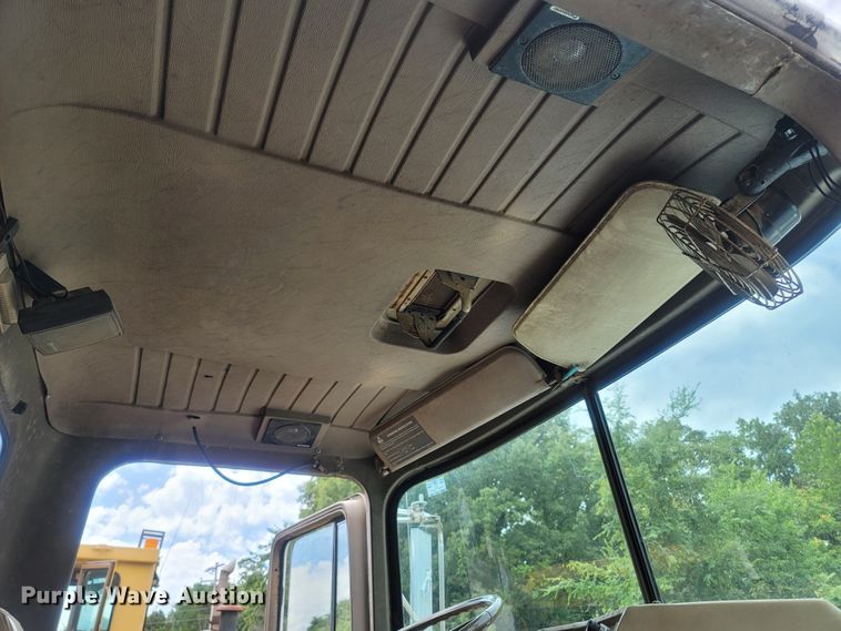 image for item LM9622 1984 Mack RD686S  dump truck