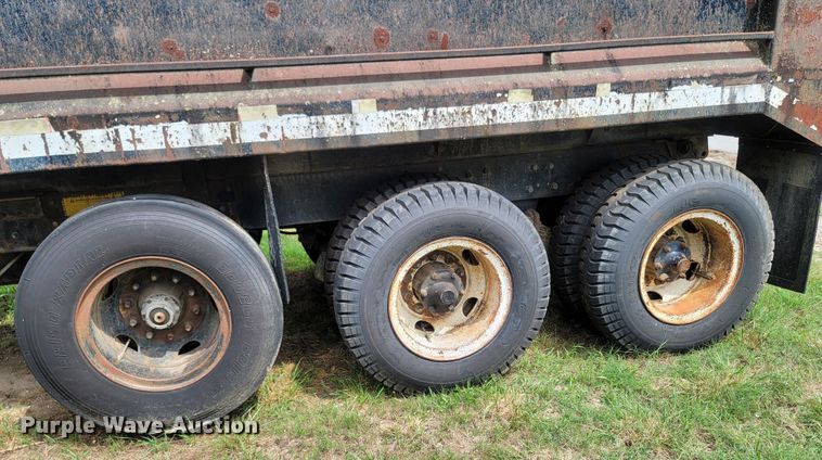 image for item LM9622 1984 Mack RD686S  dump truck