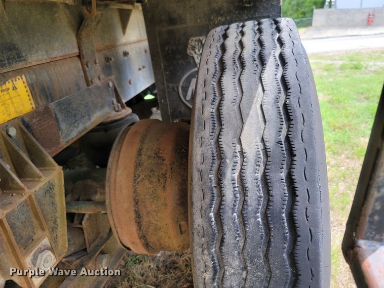 image for item LM9622 1984 Mack RD686S  dump truck