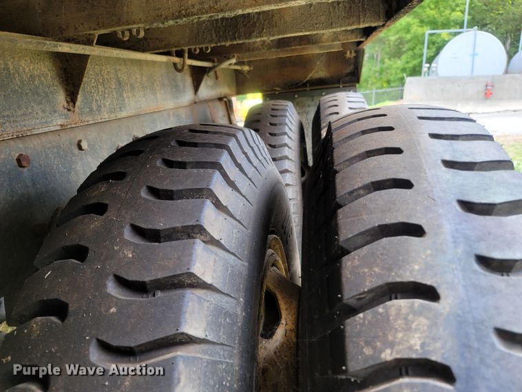 image for item LM9622 1984 Mack RD686S  dump truck