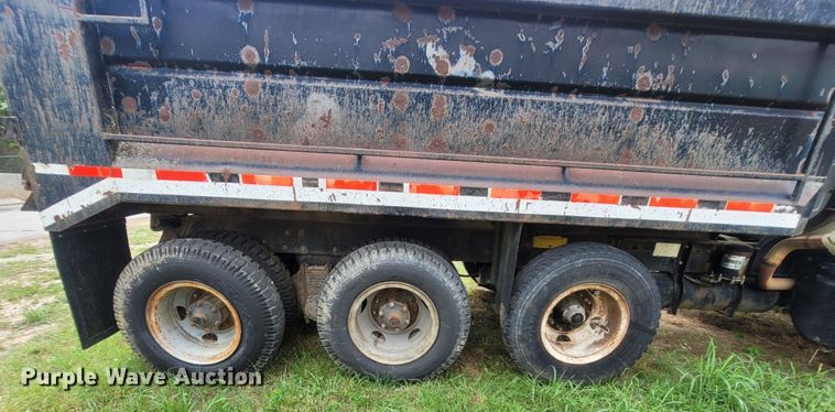 image for item LM9622 1984 Mack RD686S  dump truck