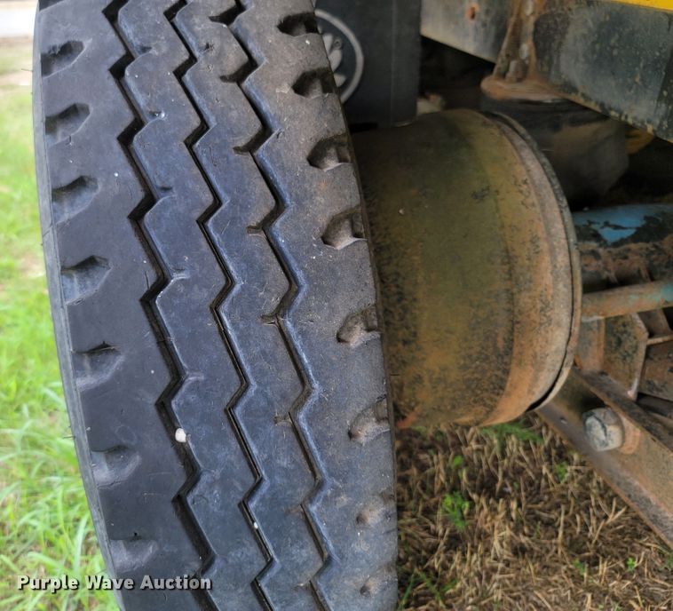 image for item LM9622 1984 Mack RD686S  dump truck