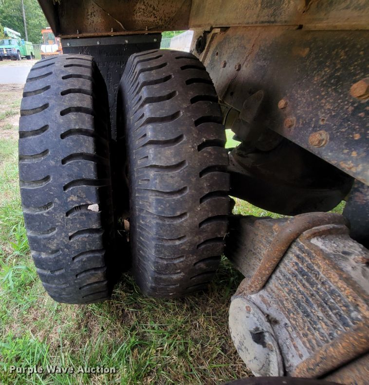 image for item LM9622 1984 Mack RD686S  dump truck