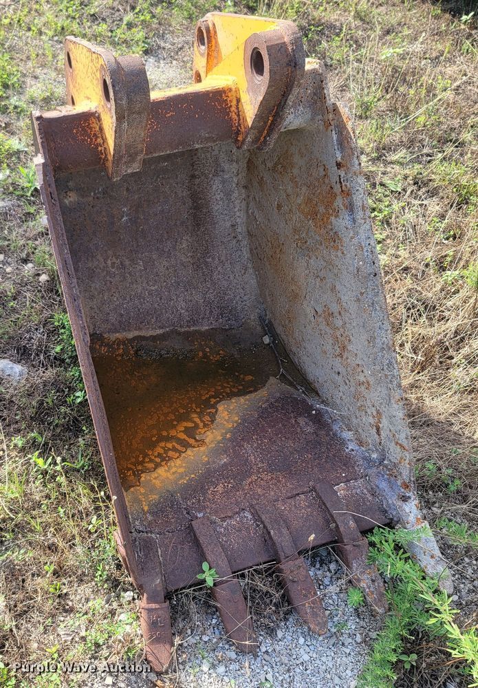 image for item LM9626 (3) Case buckets