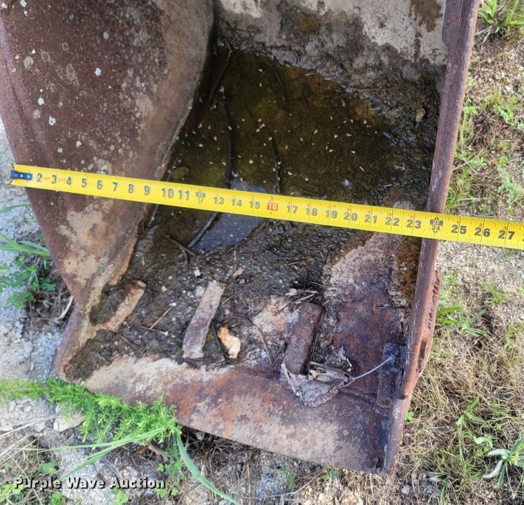 image for item LM9626 (3) Case buckets