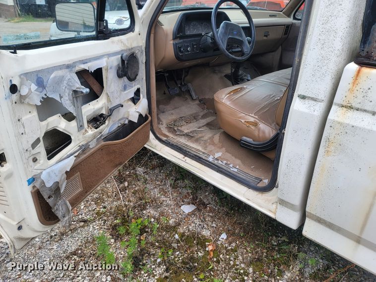 image for item LM9639 1989 Ford F150  pickup truck