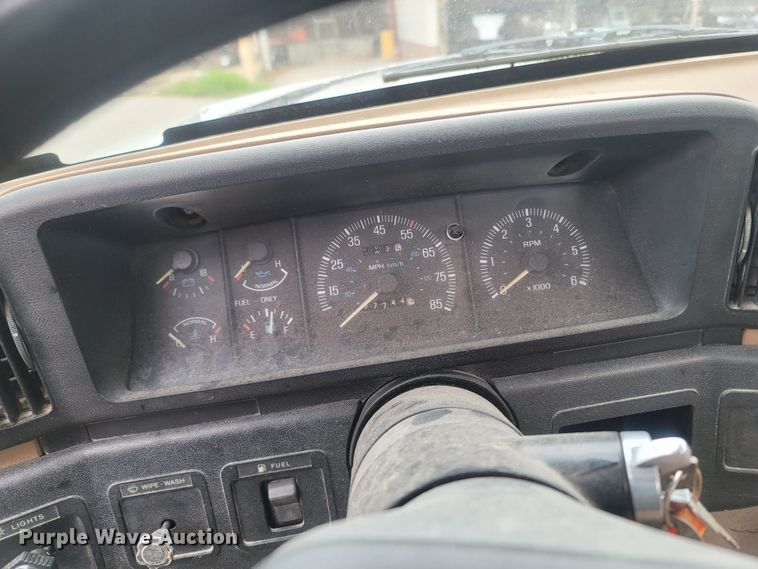 image for item LM9639 1989 Ford F150  pickup truck