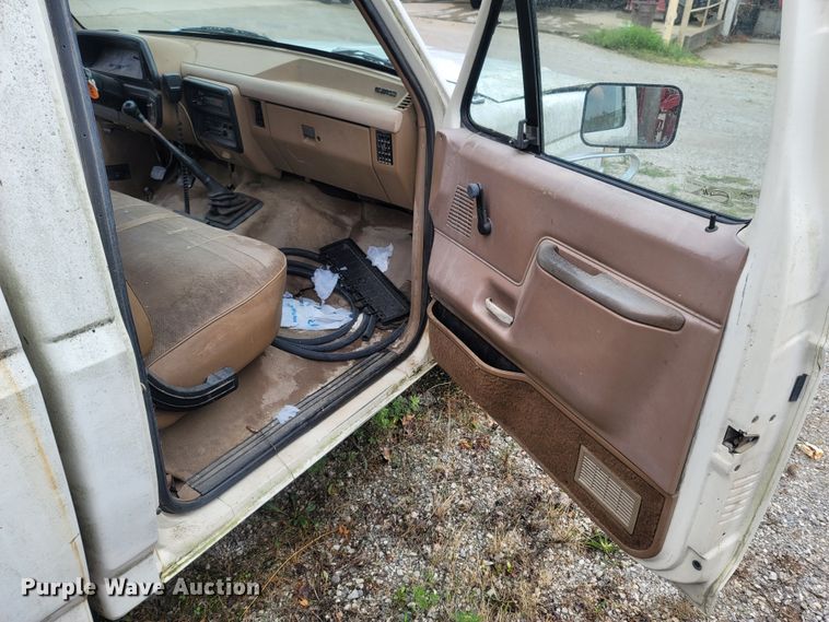 image for item LM9639 1989 Ford F150  pickup truck