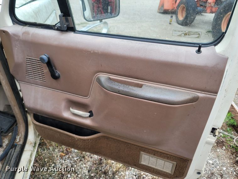 image for item LM9639 1989 Ford F150  pickup truck