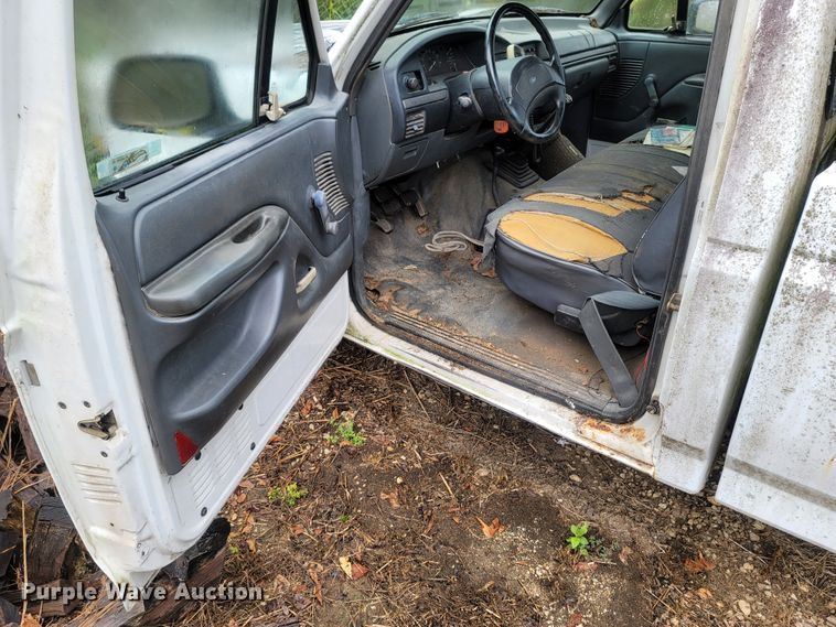 image for item LM9642 1993 Ford F150  pickup truck