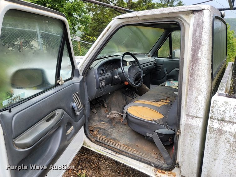 image for item LM9642 1993 Ford F150  pickup truck