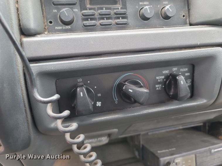 image for item LM9642 1993 Ford F150  pickup truck