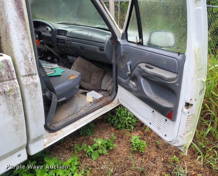 image for item LM9642 1993 Ford F150  pickup truck