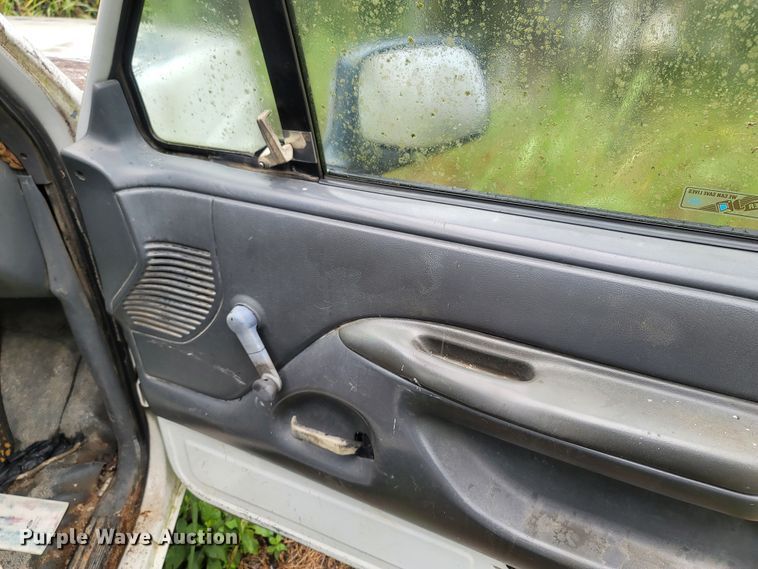 image for item LM9642 1993 Ford F150  pickup truck