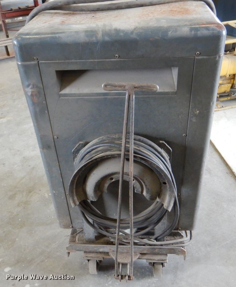 image for item MF9162 Lincoln Idealarc R3M-300  welder
