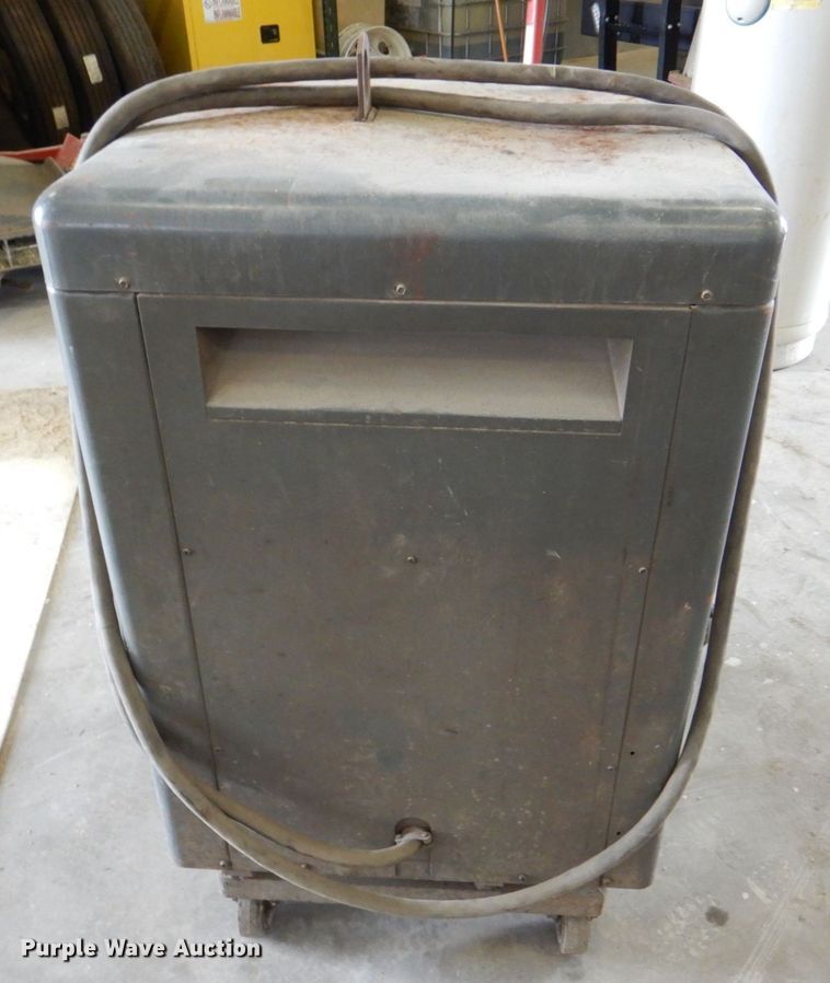 image for item MF9162 Lincoln Idealarc R3M-300  welder