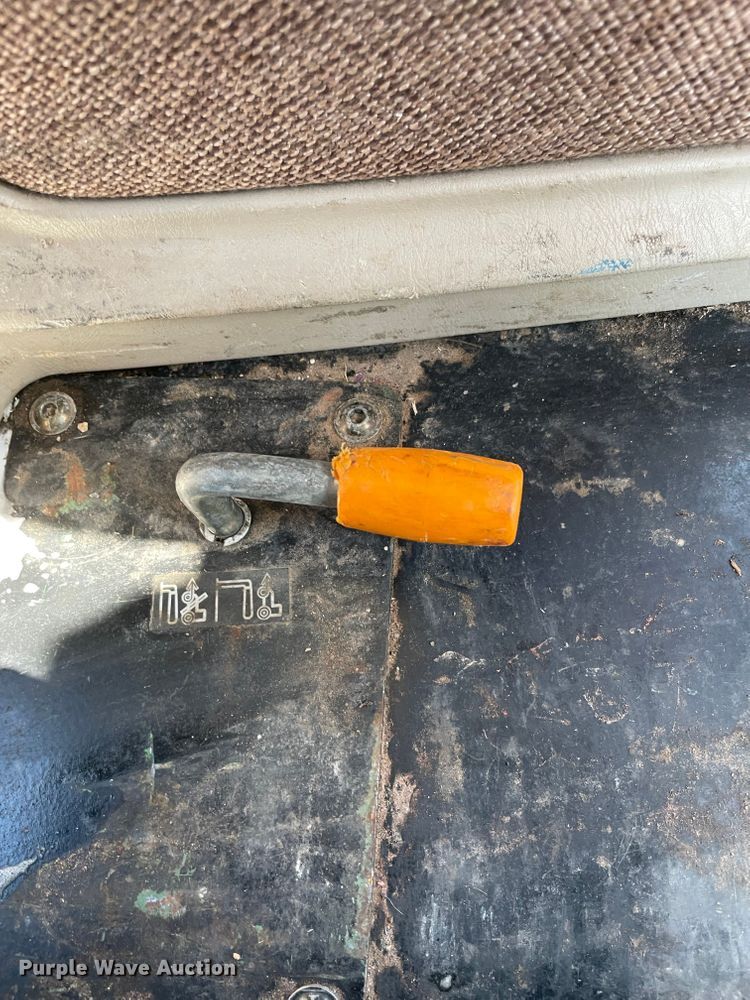 image for item MJ9078 2013 John Deere 6115D  MFWD tractor