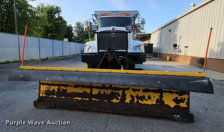 image for item MK9077 2013 Kenworth T400  dump truck