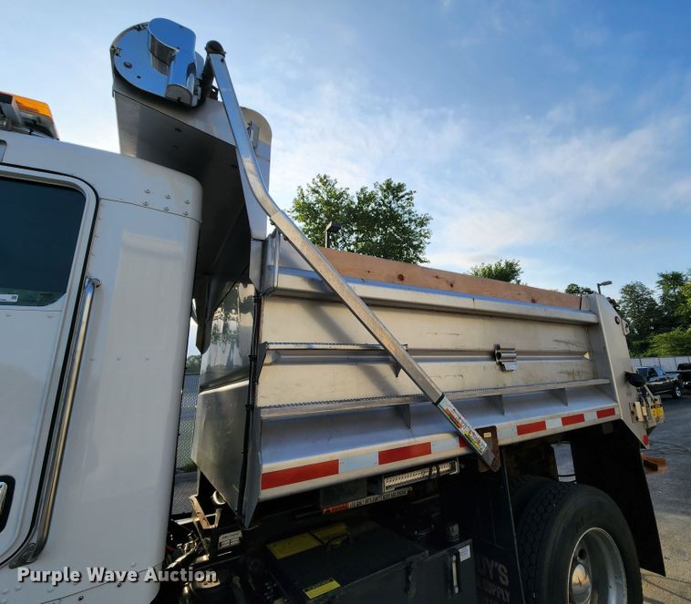 image for item MK9077 2013 Kenworth T400  dump truck