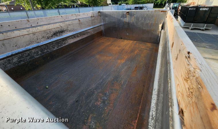 image for item MK9077 2013 Kenworth T400  dump truck