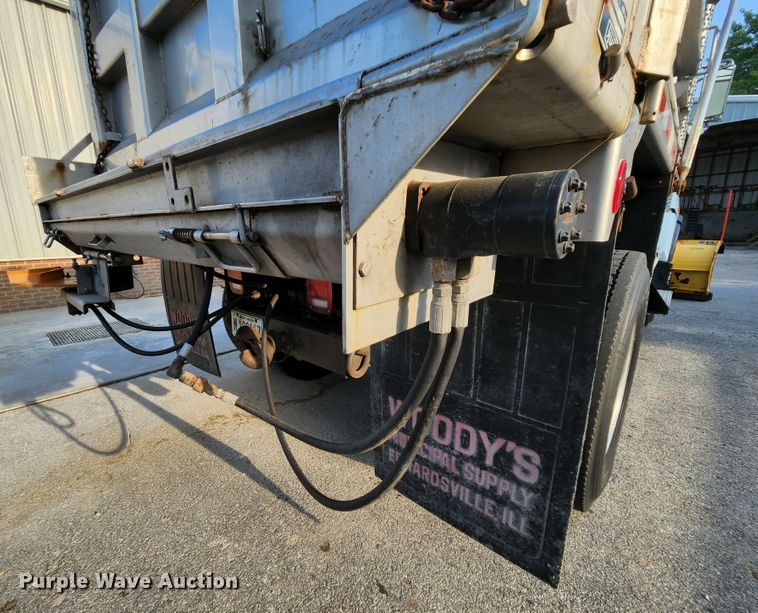 image for item MK9077 2013 Kenworth T400  dump truck