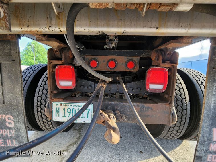 image for item MK9077 2013 Kenworth T400  dump truck