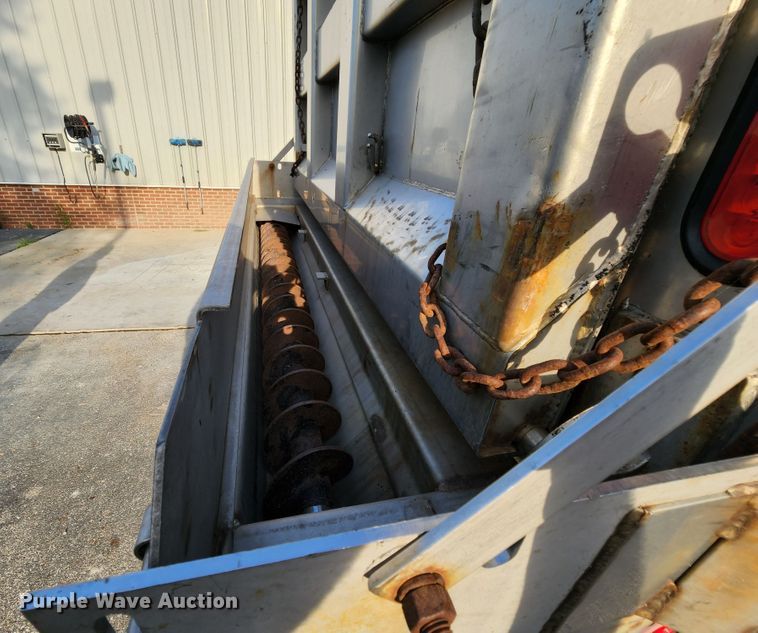 image for item MK9077 2013 Kenworth T400  dump truck