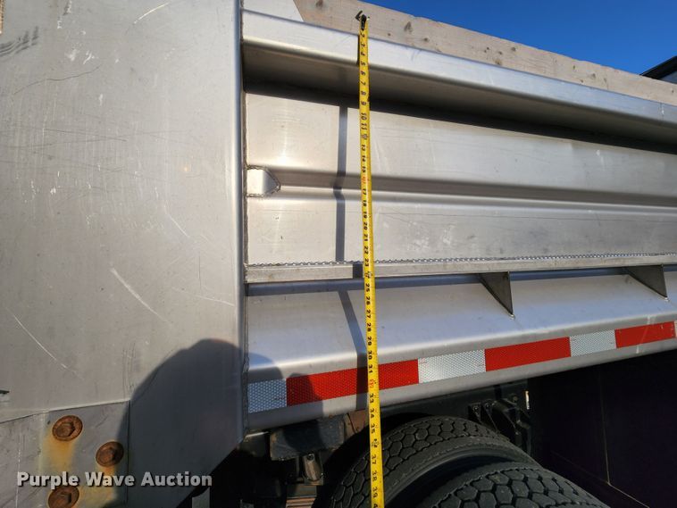 image for item MK9077 2013 Kenworth T400  dump truck