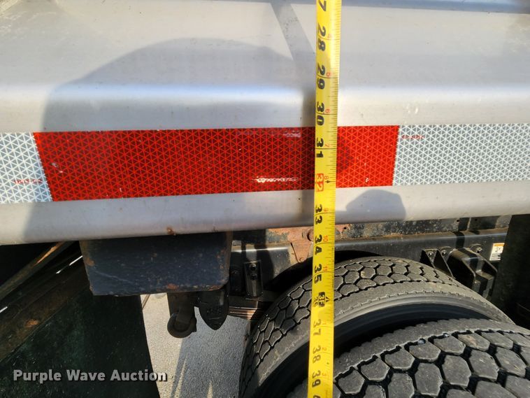 image for item MK9077 2013 Kenworth T400  dump truck